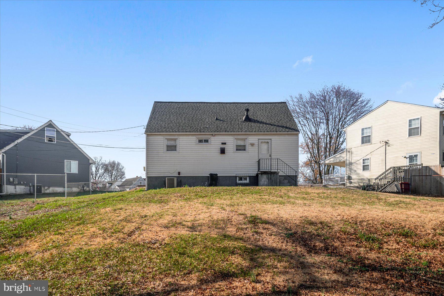 45 Clipper Road Essex, MD 21221 - Photo 32 of 36 a house view with a sitting space