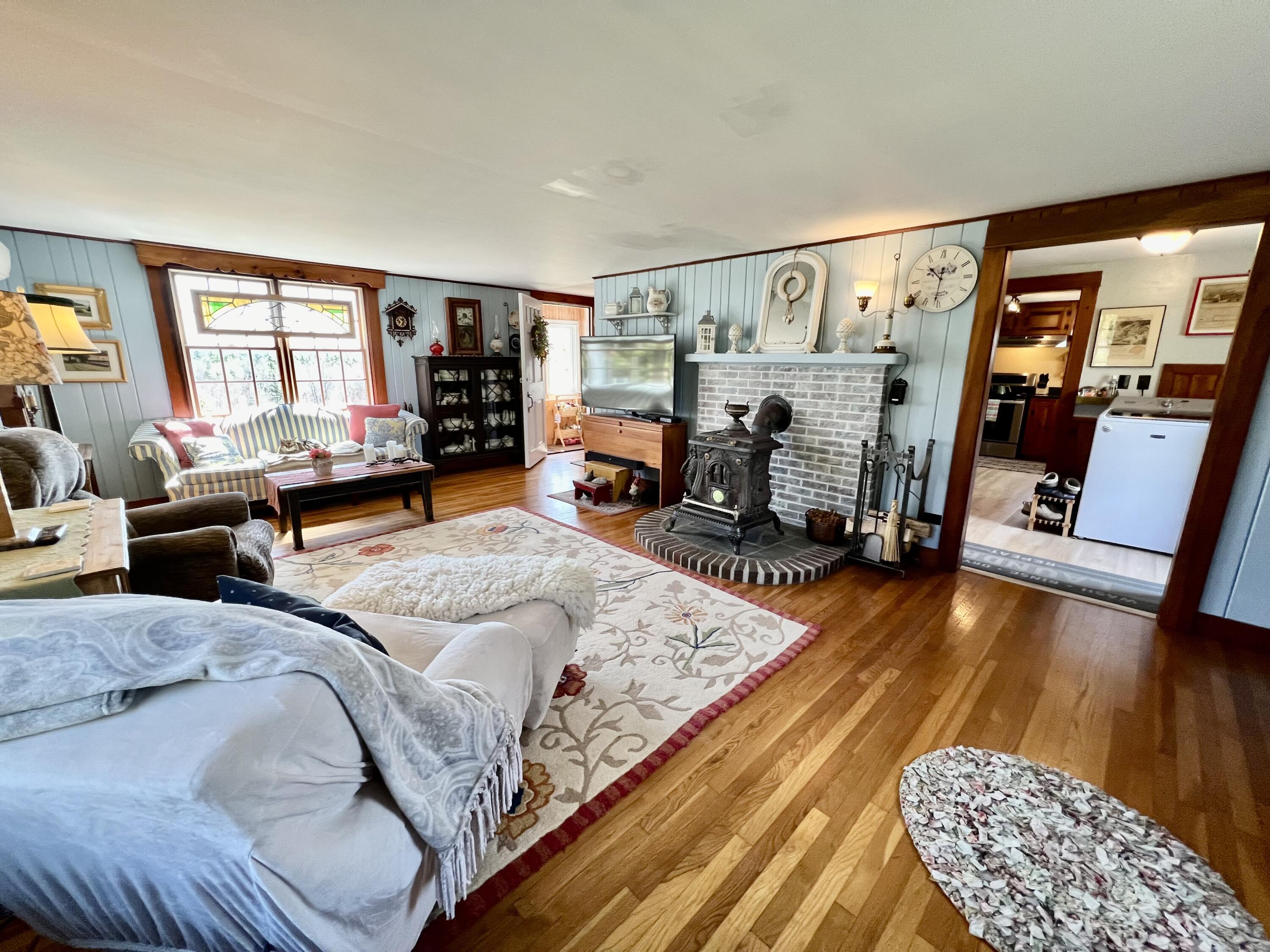 608 North Penobscot Road Penobscot, ME 04476 - Photo 11 of 52 Living Room