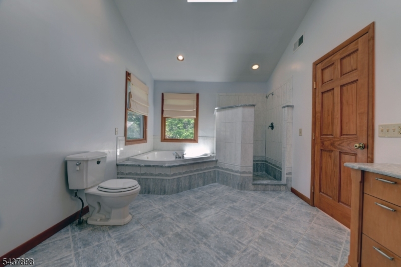 34 Knoll Road Wayne, NJ 07470 - Photo 37 of 50