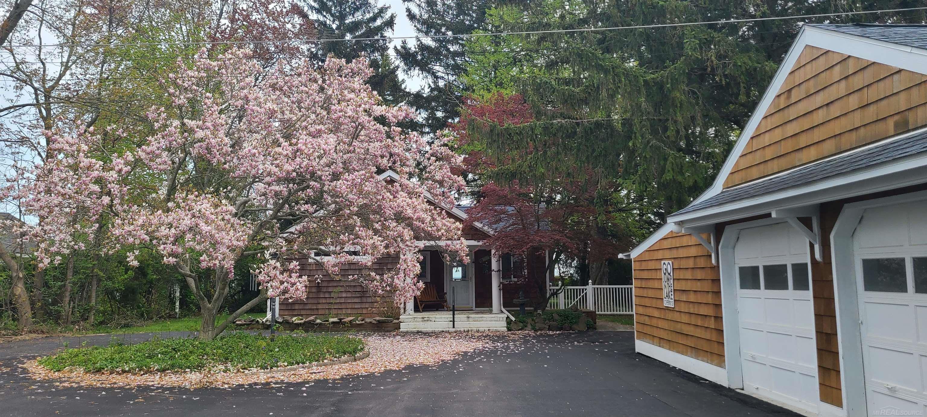 6603 Lakeshore Road Lexington, MI 48450 - Photo 12 of 50 50109091-11.JPG