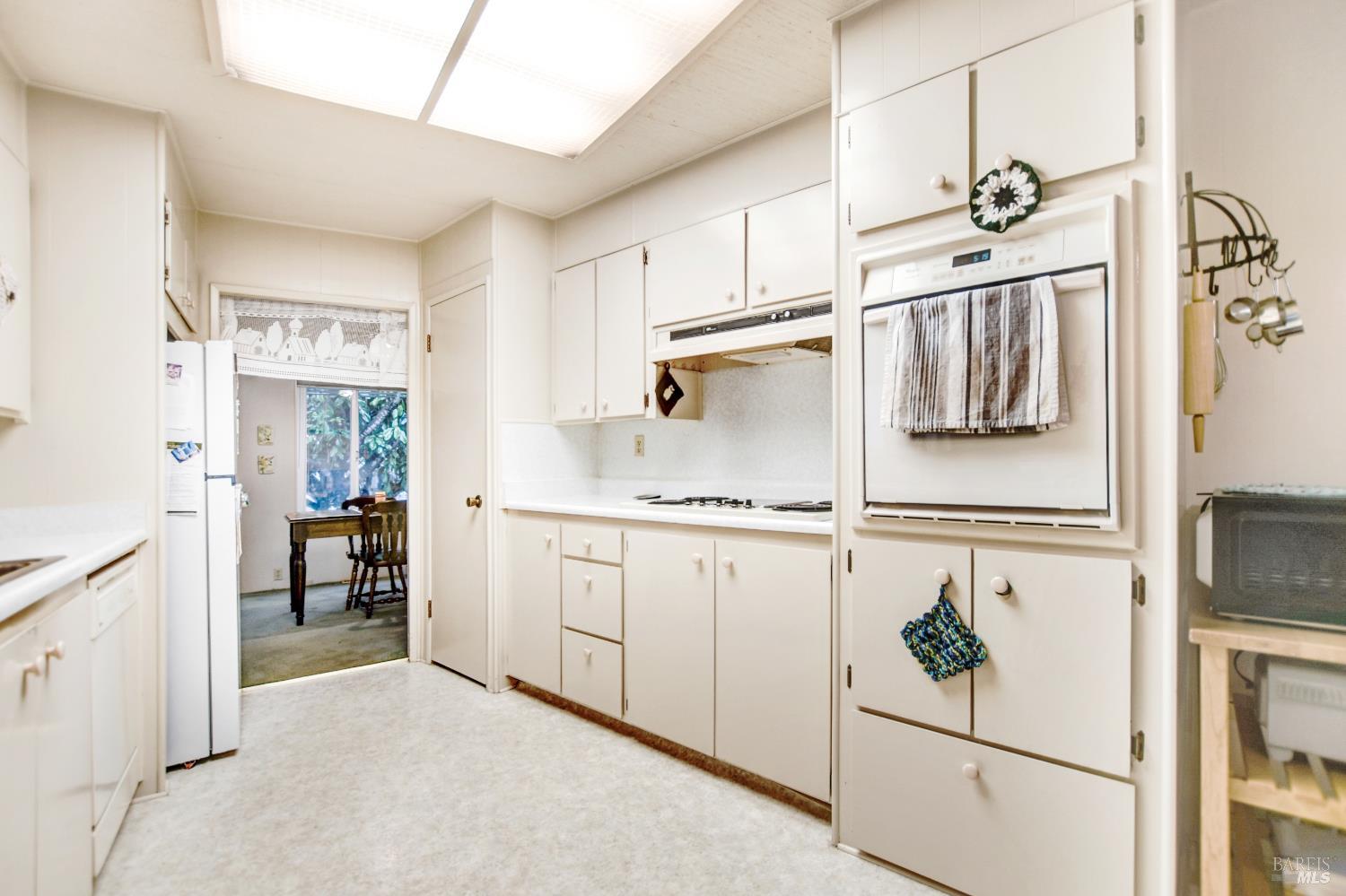 40 Westgate Circle Santa Rosa, CA 95401 - Photo 8 of 23