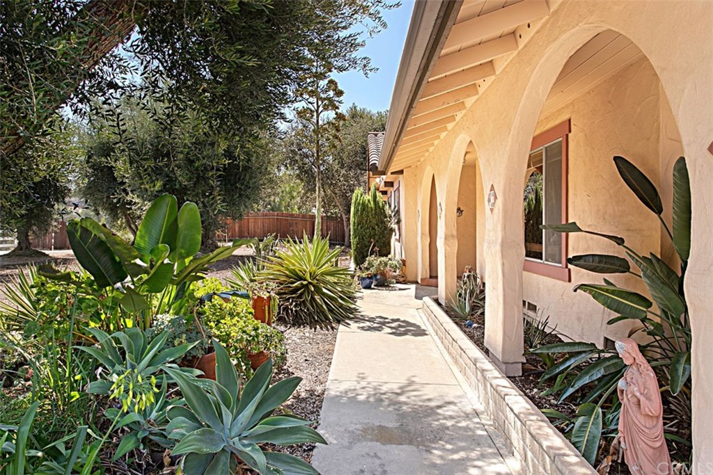 3438 South Mission Road Fallbrook, CA 92028 - Photo 4 of 38 Gallery Image 4