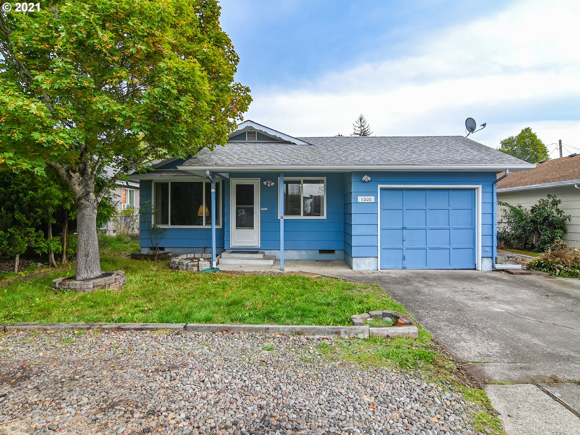1509 6th Street Springfield, OR 97477 - Photo 1 of 30 a front view of a house with a yard and garage