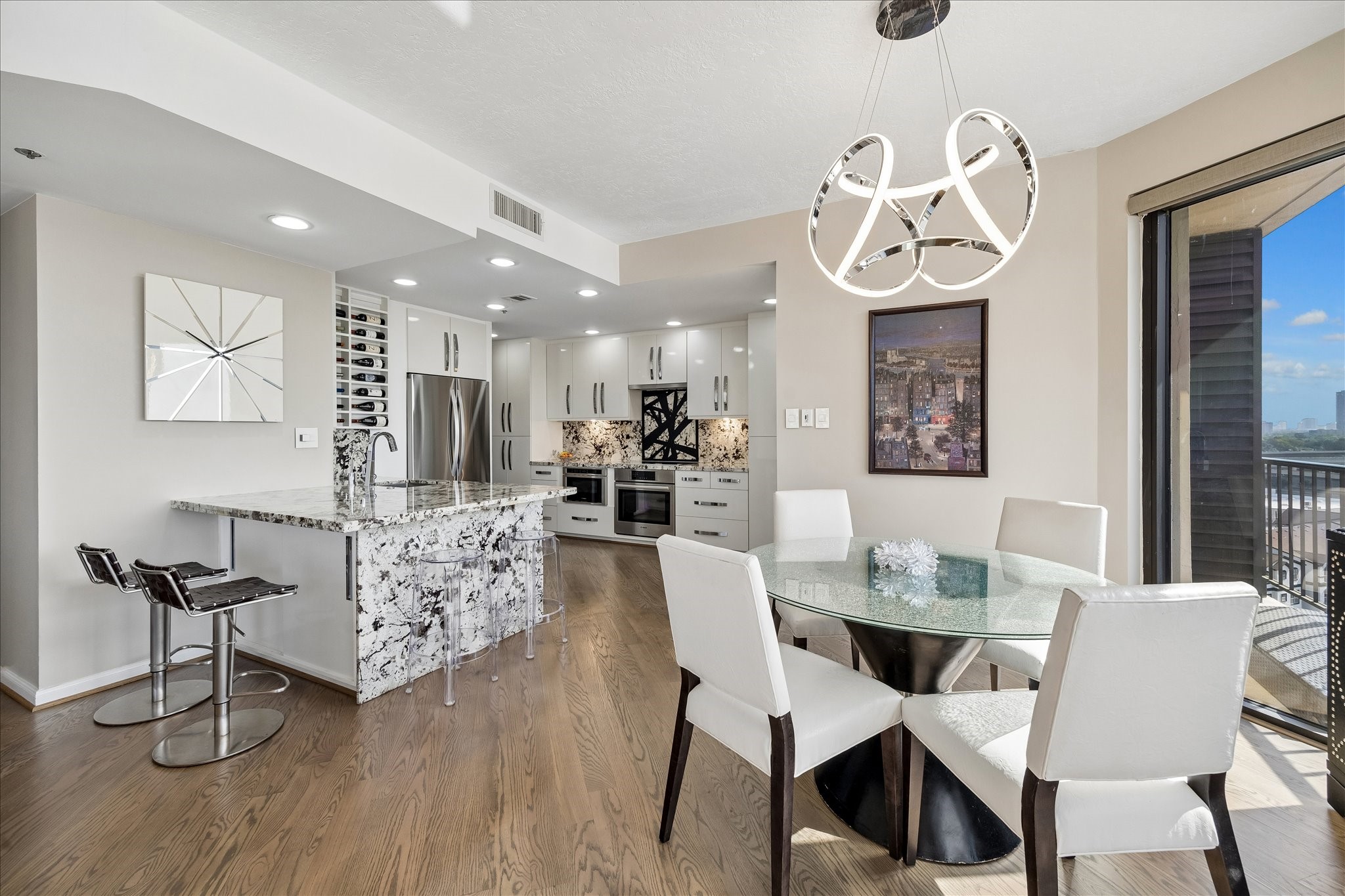 3350 McCue Road, Unit 1101 Houston, TX 77056 - Photo 10 of 31 Dining area has bay window adding to the view.