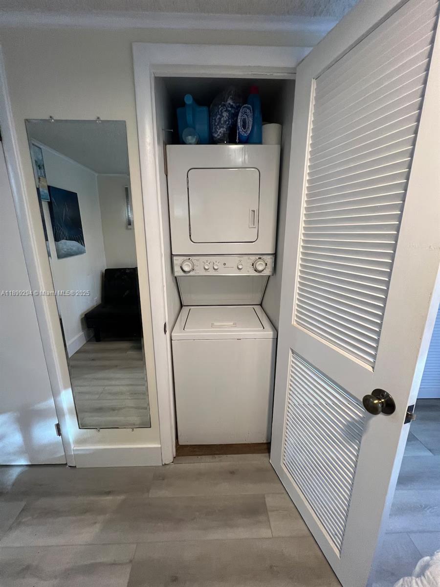 100 Morris Lane, Unit B2 Key Largo, FL 33037 - Photo 25 of 49 a utility room with a washer and dryer