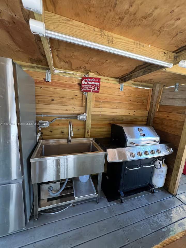100 Morris Lane, Unit B2 Key Largo, FL 33037 - Photo 34 of 49 a view of dinning table and chairs in the room