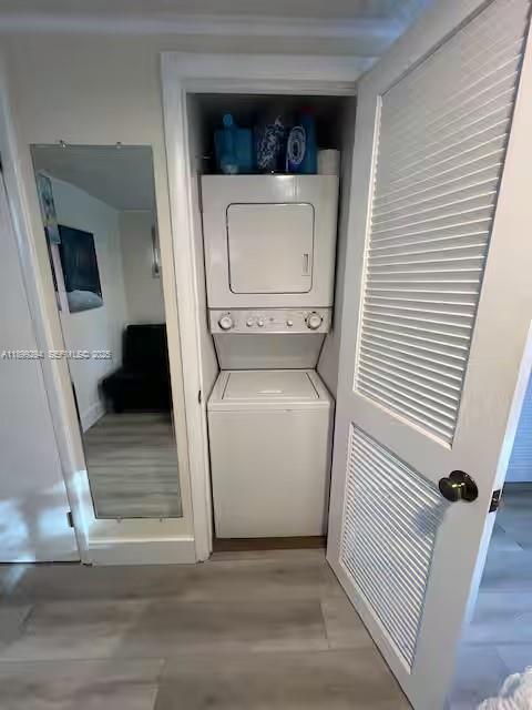 100 Morris Lane, Unit B2 Key Largo, FL 33037 - Photo 10 of 49 a view of a hallway with washer and dryer