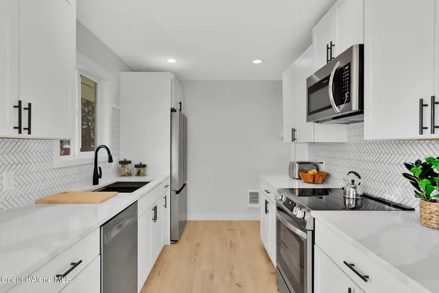 $645,000 | 1810 West Honeysuckle Avenue, Hayden, ID 83835