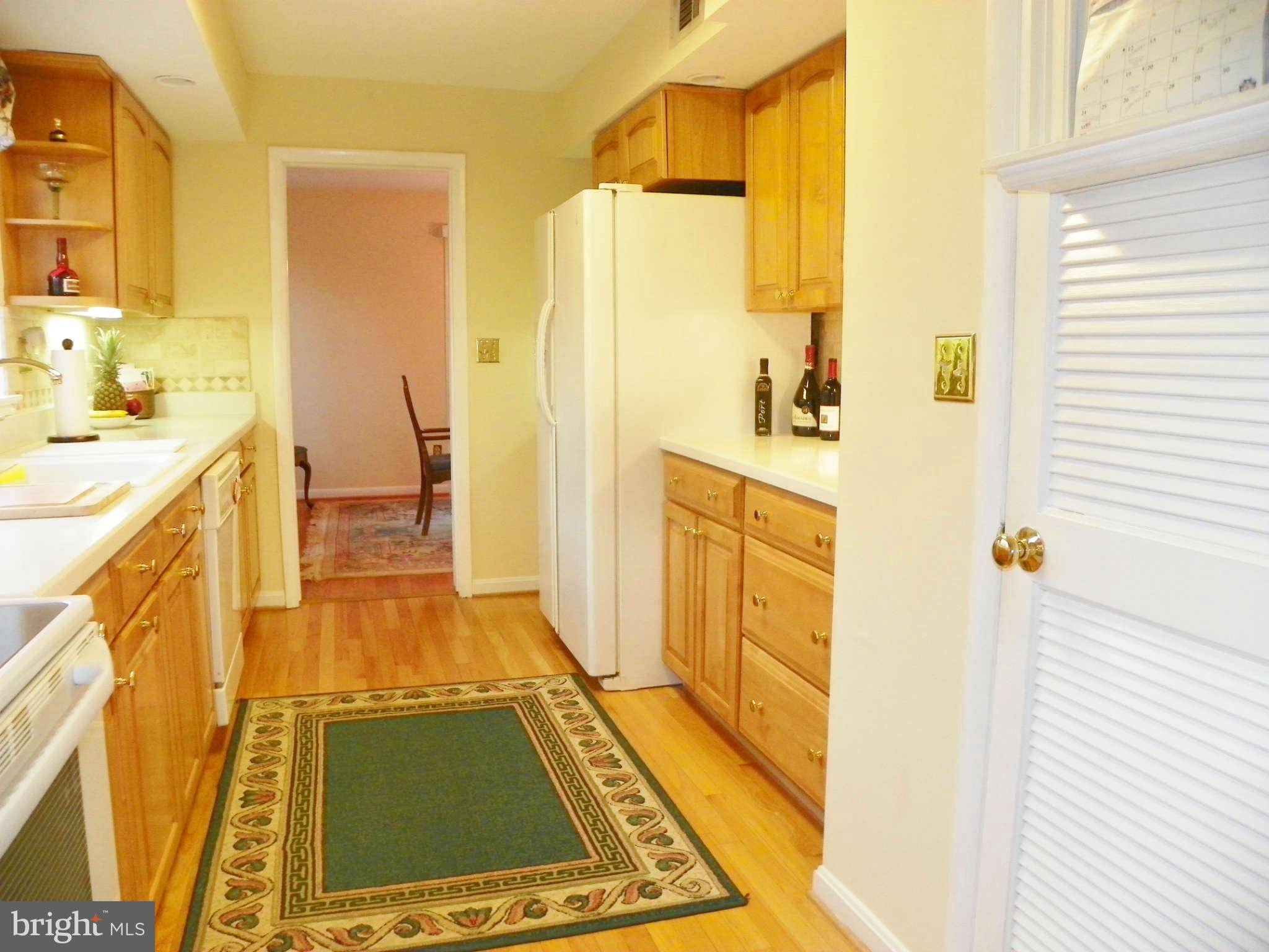 11206 Wedge Drive Reston, VA 20190 - Photo 12 of 30 Kitchen