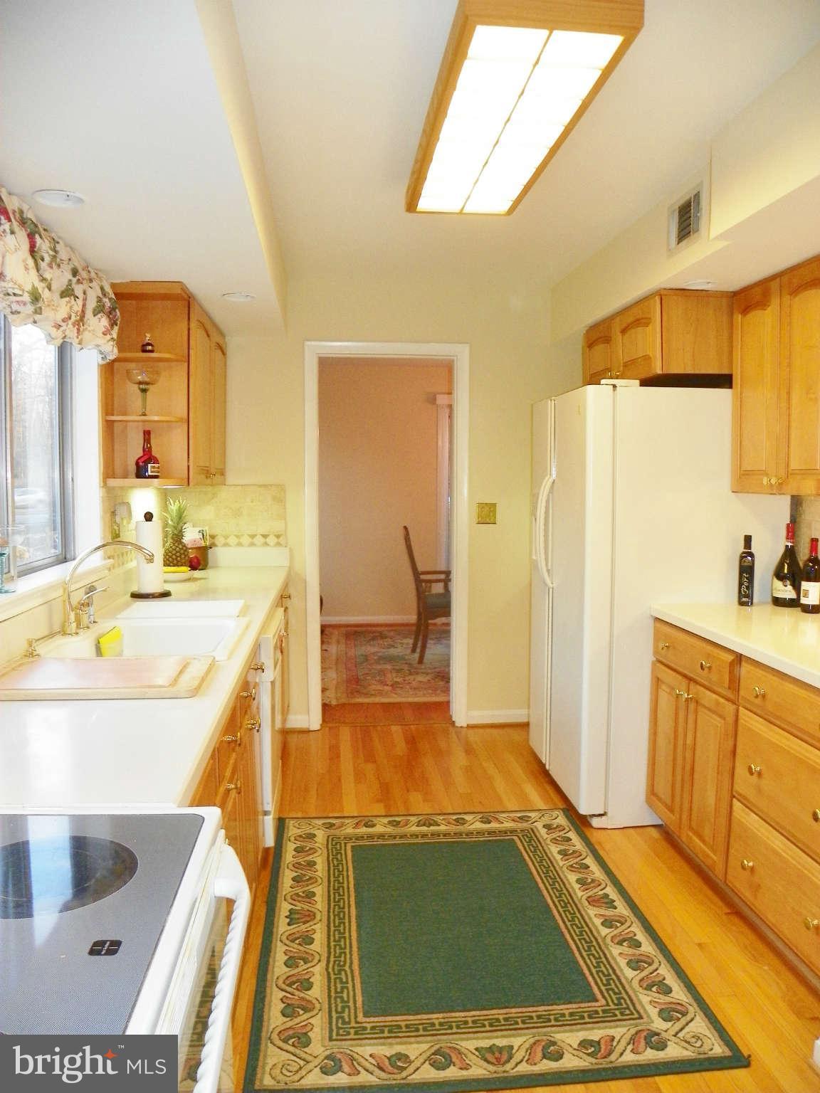 11206 Wedge Drive Reston, VA 20190 - Photo 13 of 30 Kitchen