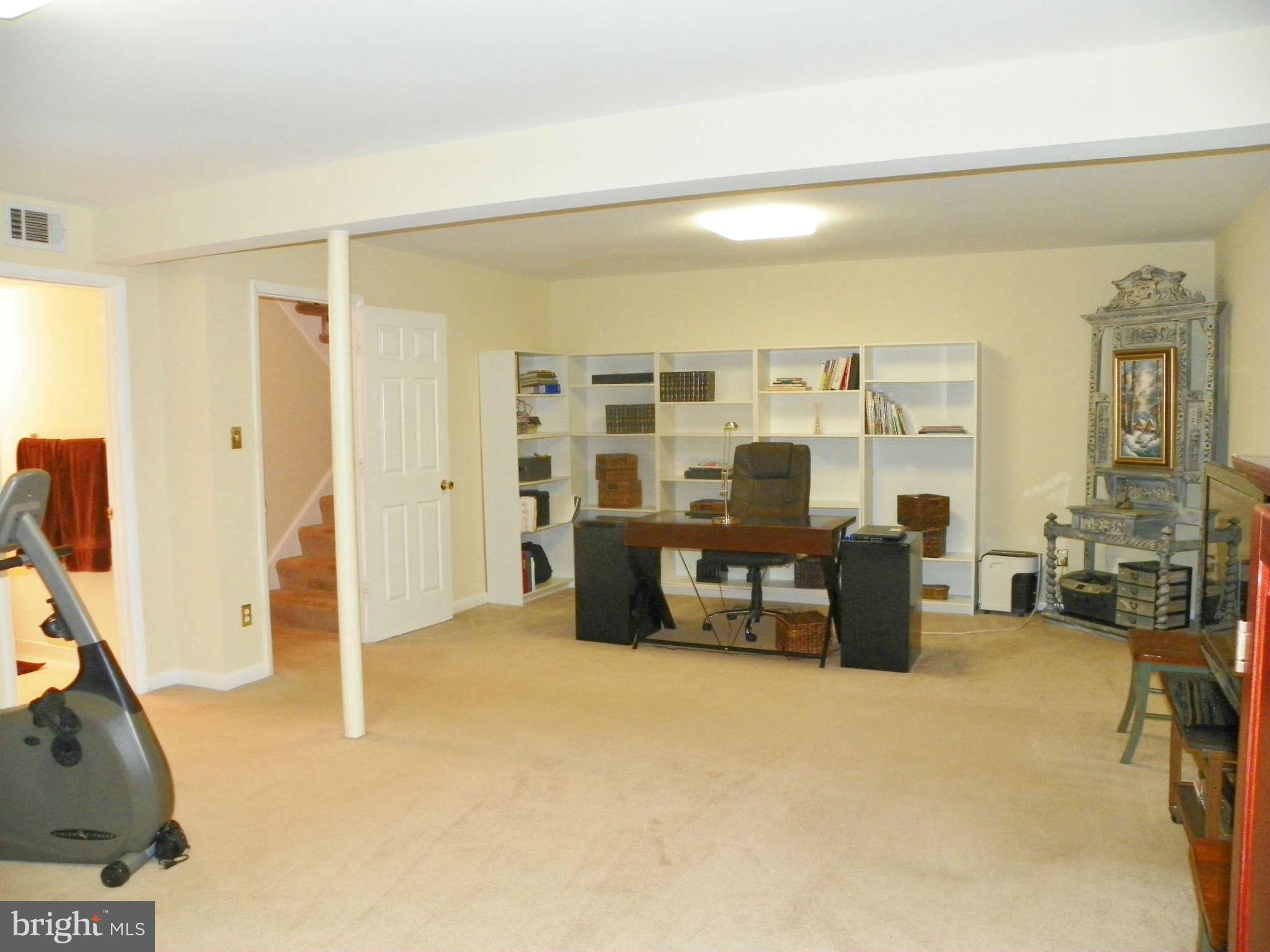 11206 Wedge Drive Reston, VA 20190 - Photo 19 of 30 Family Room