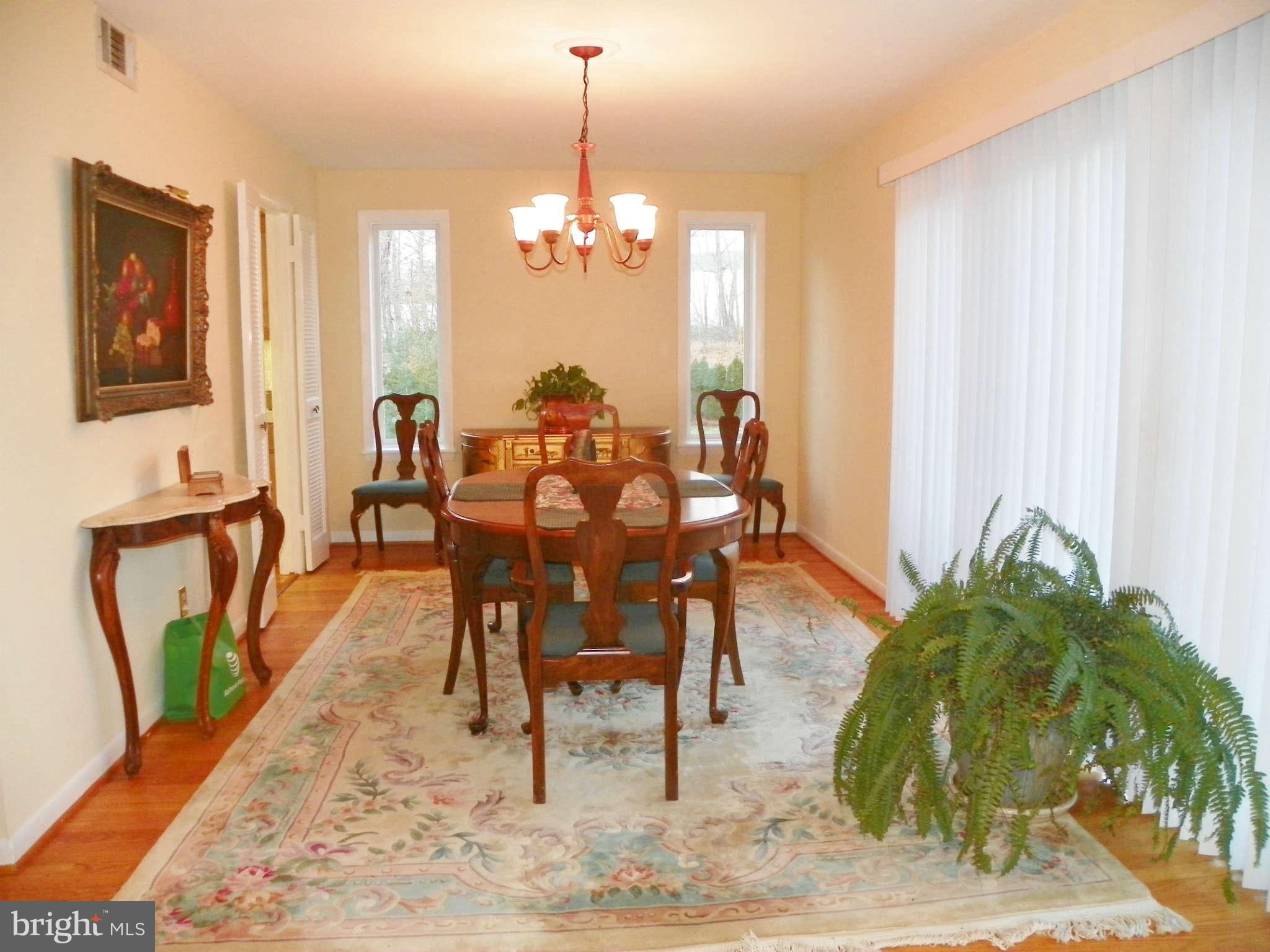 11206 Wedge Drive Reston, VA 20190 - Photo 5 of 30 Dining Room