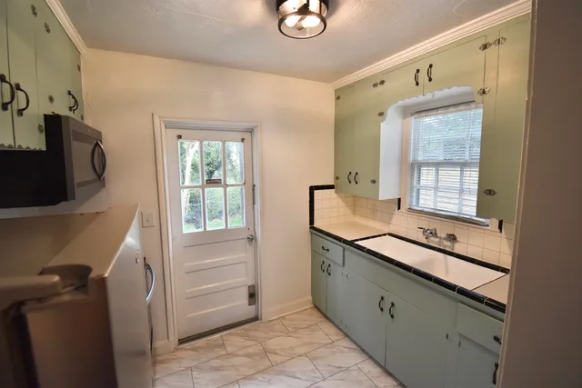 $1,350 | 219 East 6th Avenue, Tallahassee, FL 32303