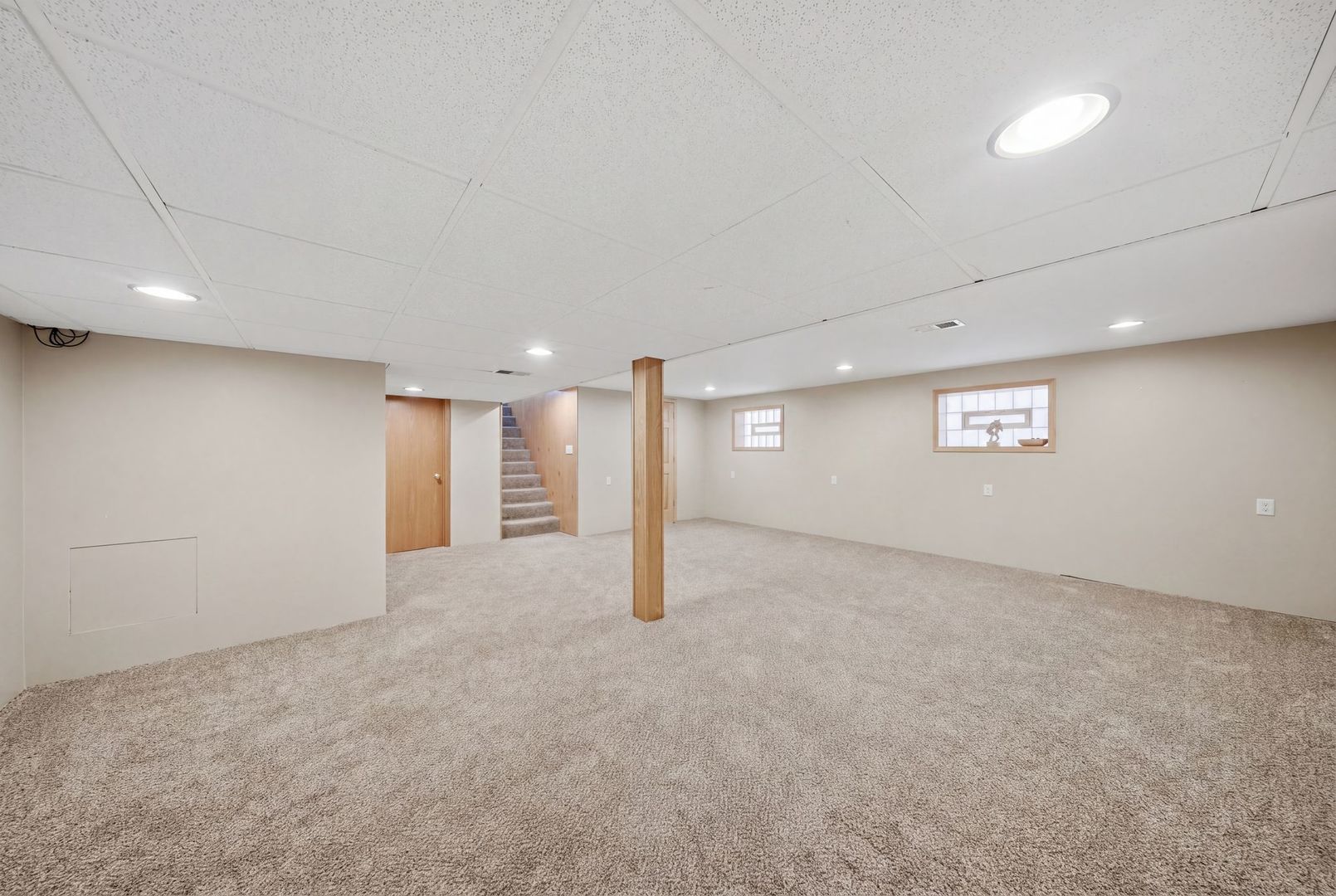 5325 North Meade Avenue Chicago, IL 60630 - Photo 15 of 24 a view of an empty room