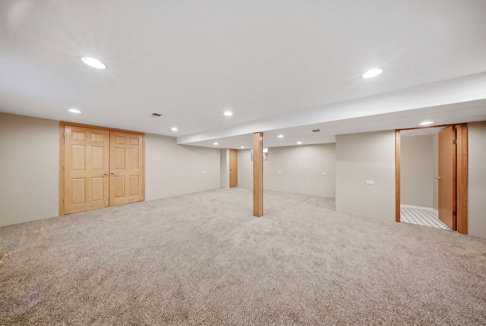 5325 North Meade Avenue Chicago, IL 60630 - Photo 16 of 24