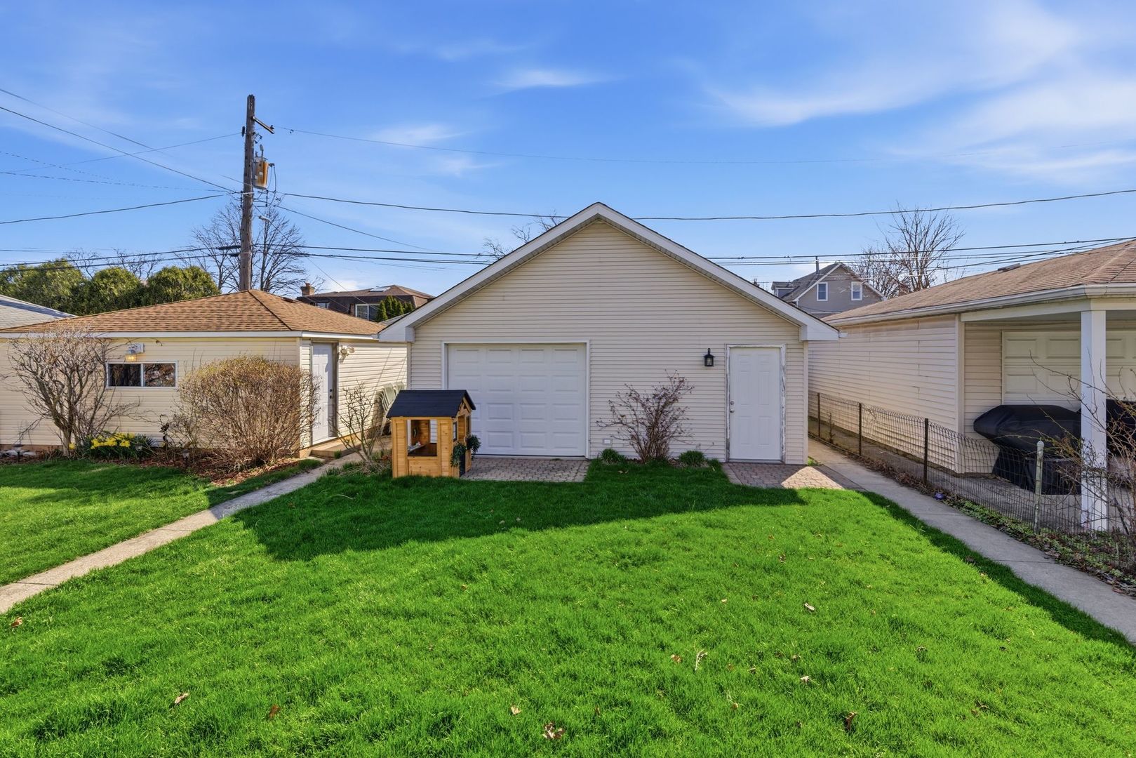 5325 North Meade Avenue Chicago, IL 60630 - Photo 19 of 24 a front view of a house with garden
