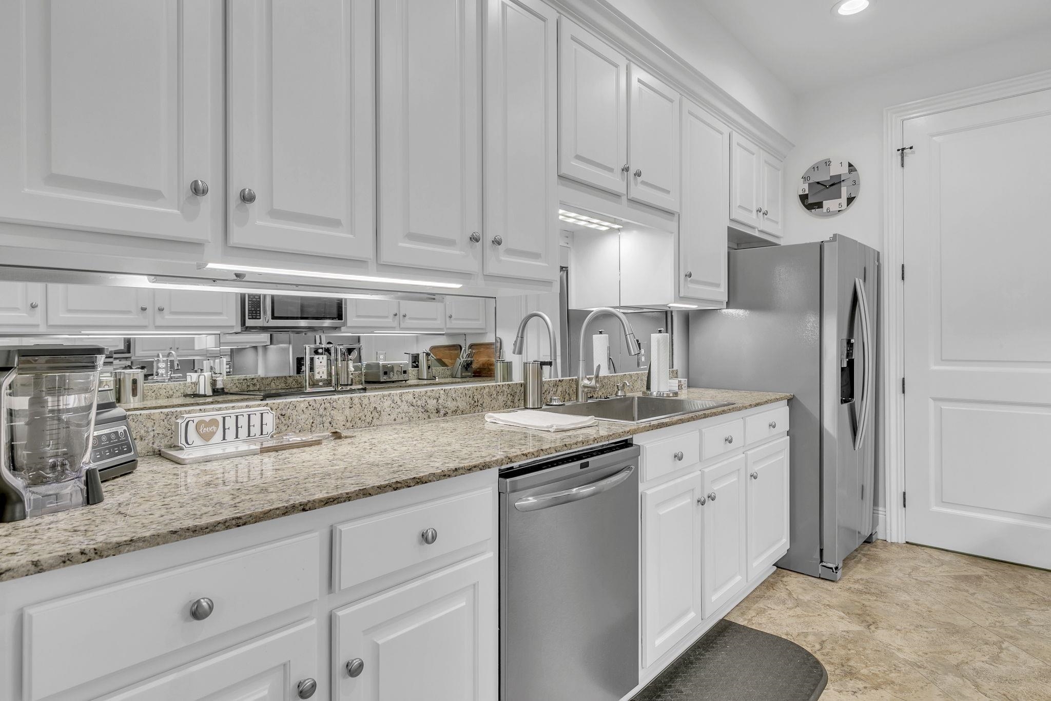 753 St Francis Street, Unit TH1004 Mobile, AL 36602 - Photo 19 of 56 Kitchen