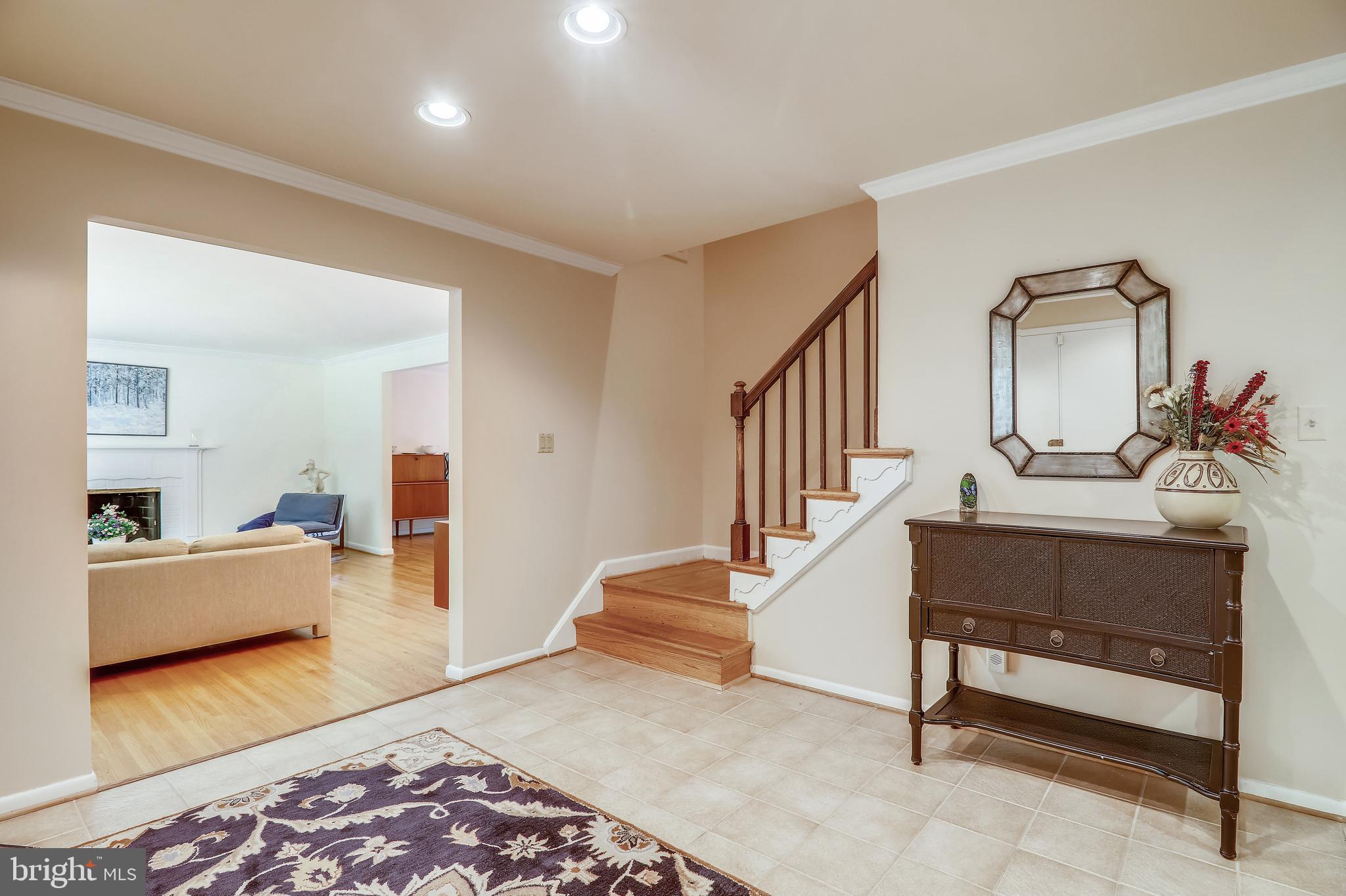 Spacious foyer to greet all your guests!