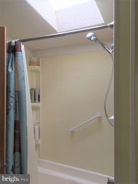 210 Berwick Road Abbottstown, PA 17301 - Photo 19 of 30 Master soaking tub and shower!