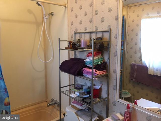 210 Berwick Road Abbottstown, PA 17301 - Photo 25 of 30 Second full bath with tub/shower combination!
