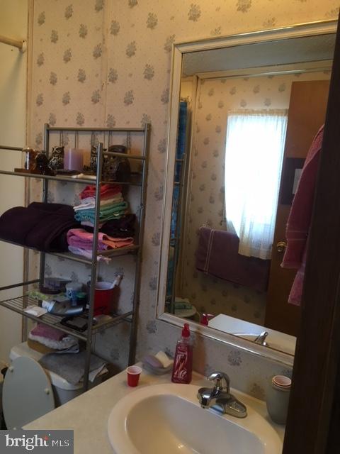 210 Berwick Road Abbottstown, PA 17301 - Photo 26 of 30 Yes, a second full bath!