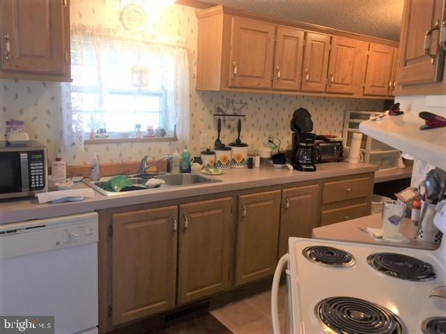 210 Berwick Road Abbottstown, PA 17301 - Photo 6 of 30 Bright kitchen with lots of cabinets!