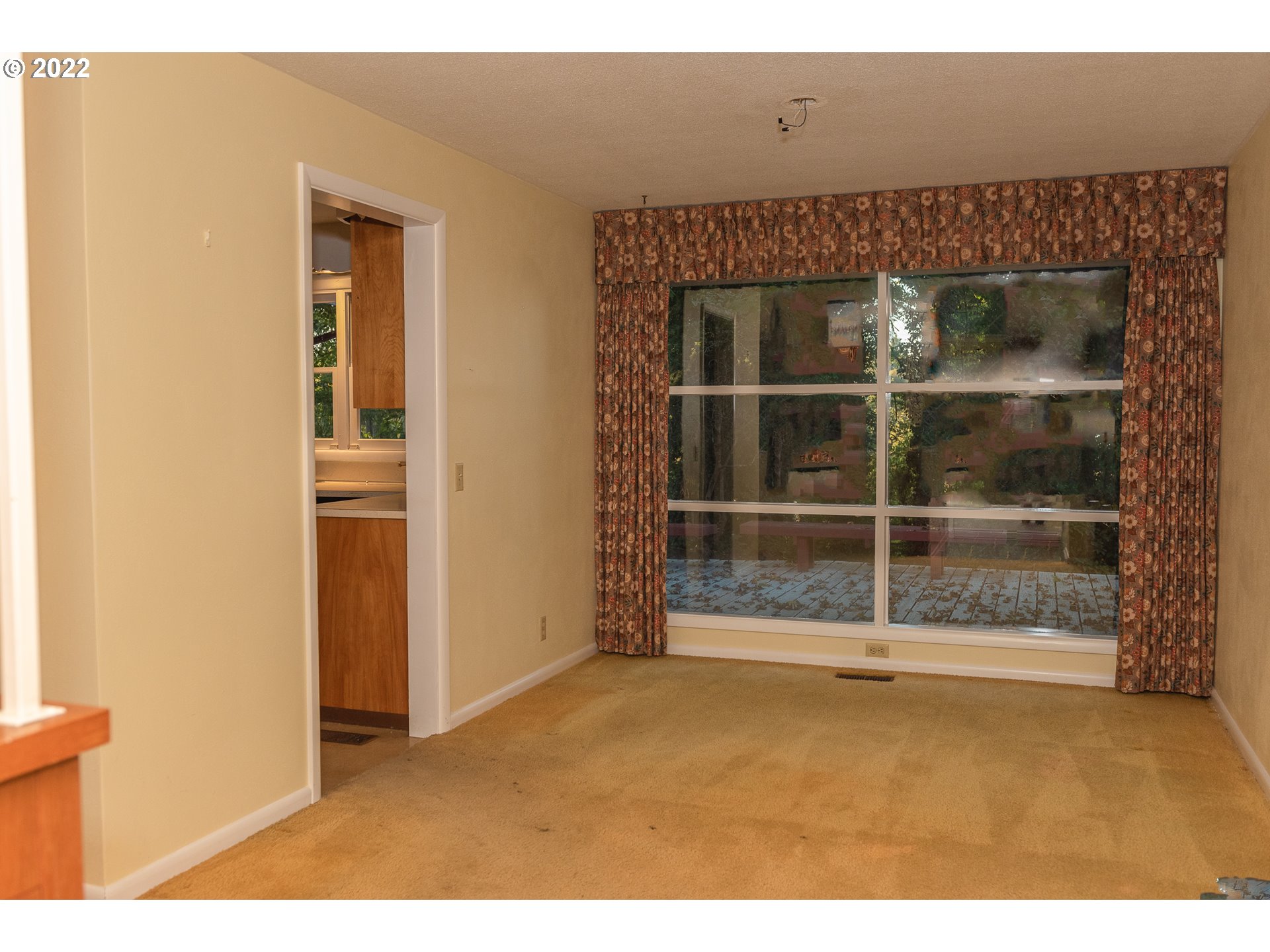 565 East 39th Place Eugene, OR 97405 - Photo 5 of 19 a view of an empty room with a window