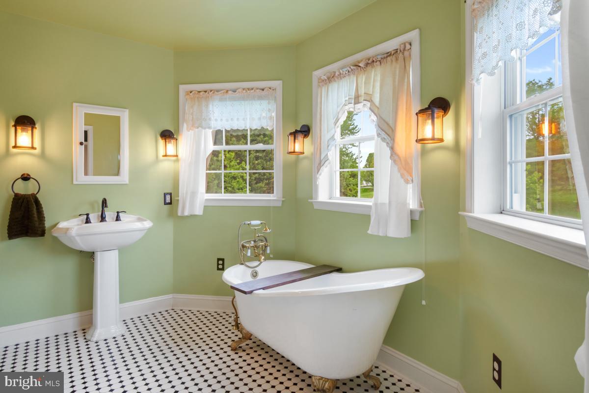 31 Quail Court Littlestown, PA 17340 - Photo 22 of 26 a bathroom with a sink toilet and a mirror