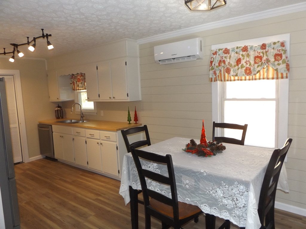 98 Spring Street Galax, VA 24333 - Photo 8 of 19 Gallery Image 8