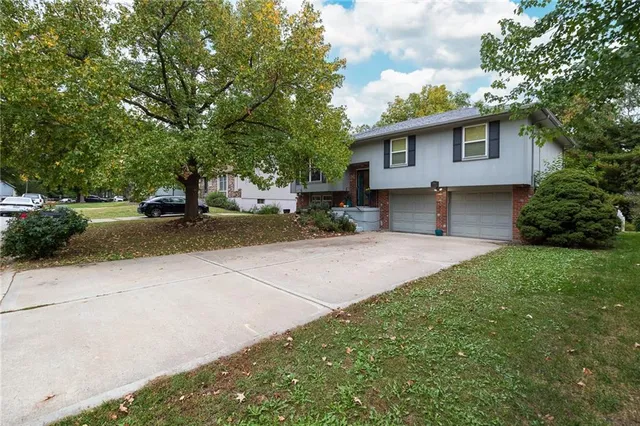$295,000 | 2961 Iva Drive, Independence, MO 64057
