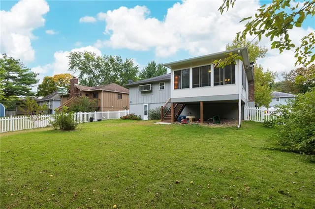 $295,000 | 2961 Iva Drive, Independence, MO 64057