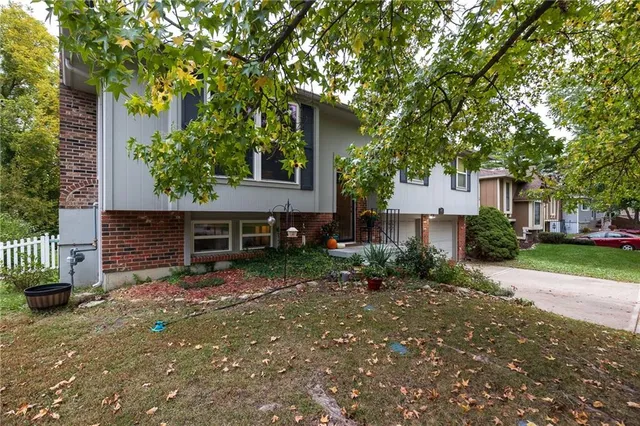 $295,000 | 2961 Iva Drive, Independence, MO 64057