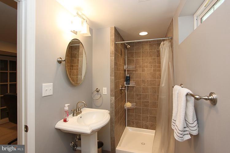 840 Randolph Road Silver Spring, MD 20904 - Photo 10 of 30 Bath