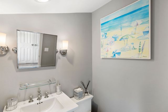 $1,495,000 | 21 South South Fulton Drive, Unit 6, Montauk, NY 11954