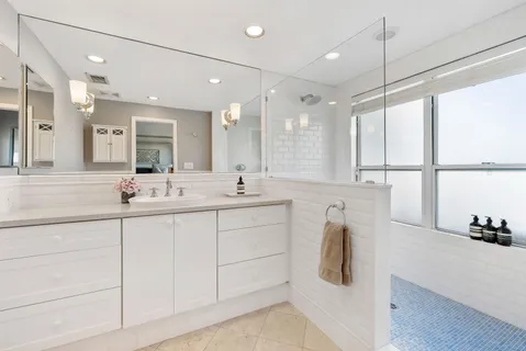 $1,495,000 | 21 South South Fulton Drive, Unit 6, Montauk, NY 11954