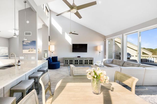 $1,495,000 | 21 South South Fulton Drive, Unit 6, Montauk, NY 11954