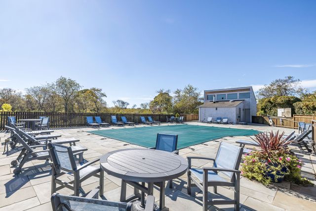 $1,495,000 | 21 South South Fulton Drive, Unit 6, Montauk, NY 11954