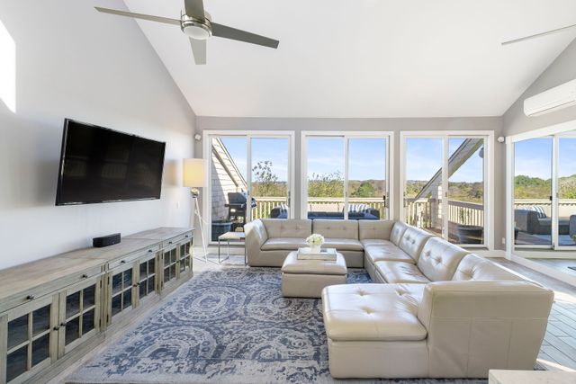 $1,495,000 | 21 South South Fulton Drive, Unit 6, Montauk, NY 11954
