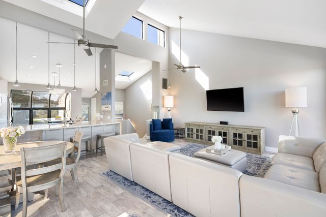 $1,495,000 | 21 South South Fulton Drive, Unit 6, Montauk, NY 11954