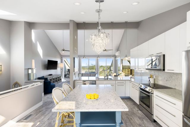 $1,495,000 | 21 South South Fulton Drive, Unit 6, Montauk, NY 11954