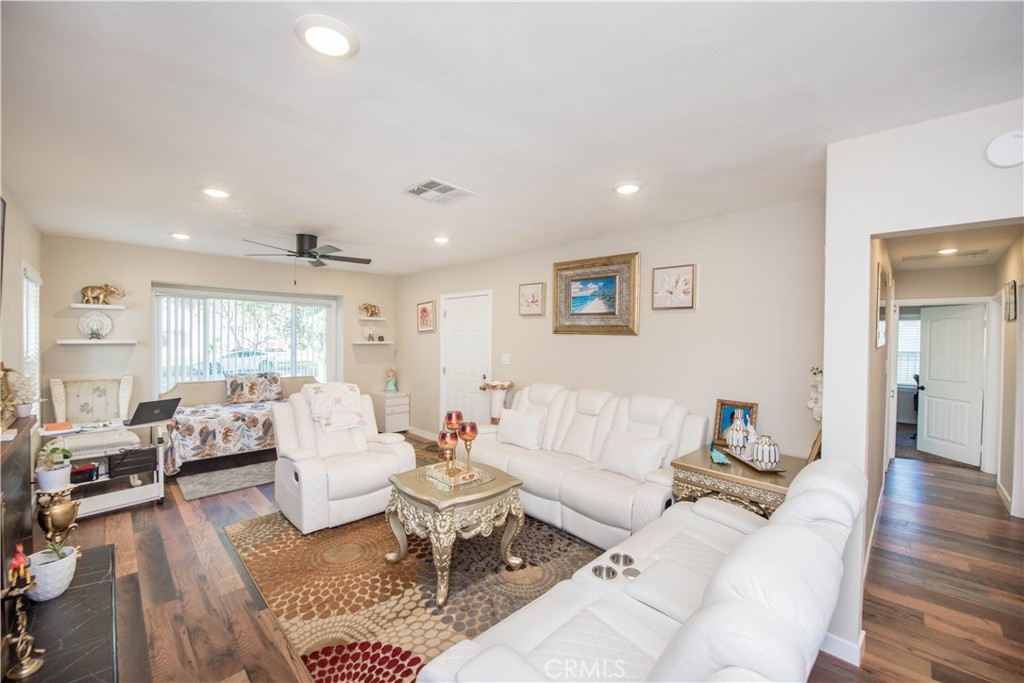 2803 Ladera Road San Bernardino, CA 92405 - Photo 3 of 37