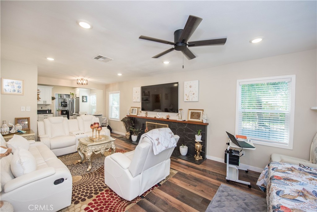 2803 Ladera Road San Bernardino, CA 92405 - Photo 4 of 37