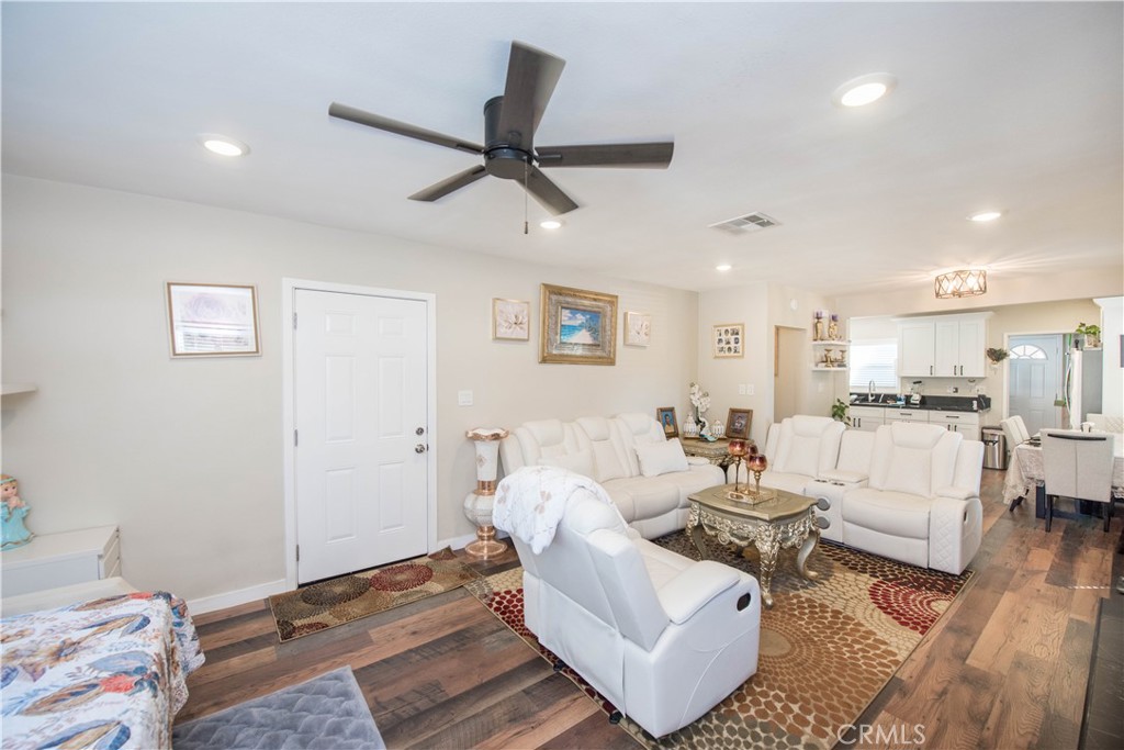 2803 Ladera Road San Bernardino, CA 92405 - Photo 5 of 37