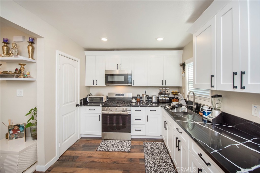 2803 Ladera Road San Bernardino, CA 92405 - Photo 8 of 37