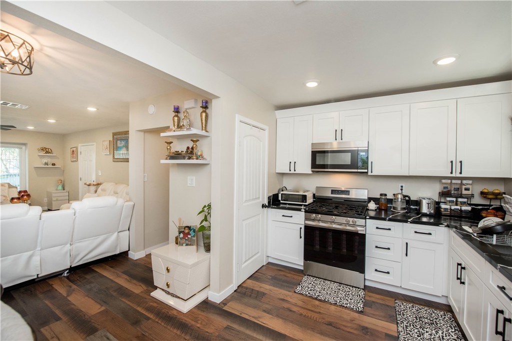 2803 Ladera Road San Bernardino, CA 92405 - Photo 9 of 37