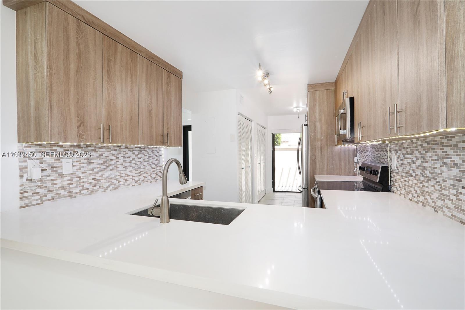 8124 Southwest 87th Terrace Miami, FL 33143 - Photo 16 of 44