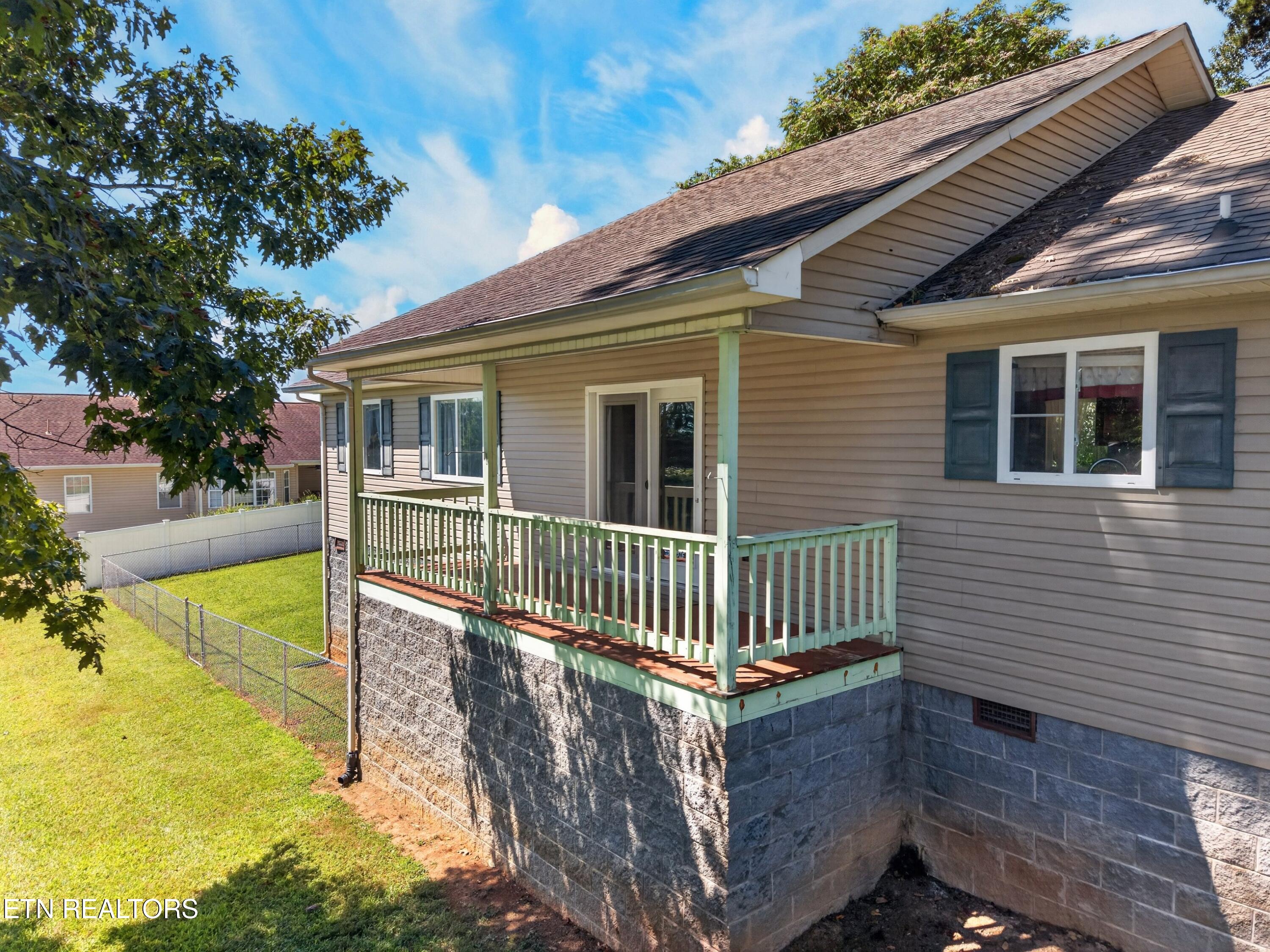 435 Morie Road Dandridge, TN 37725 - Photo 35 of 48 COVERED & SHADED FRONT PORCH