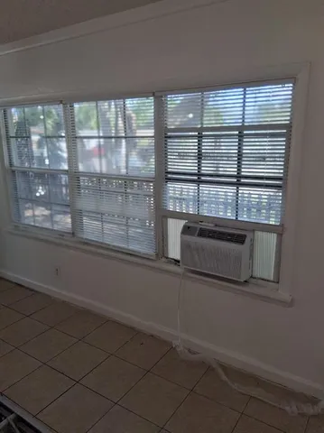 $1,600 | 3902 Southwest 12th Place, Unit 12, Fort Lauderdale, FL 33312