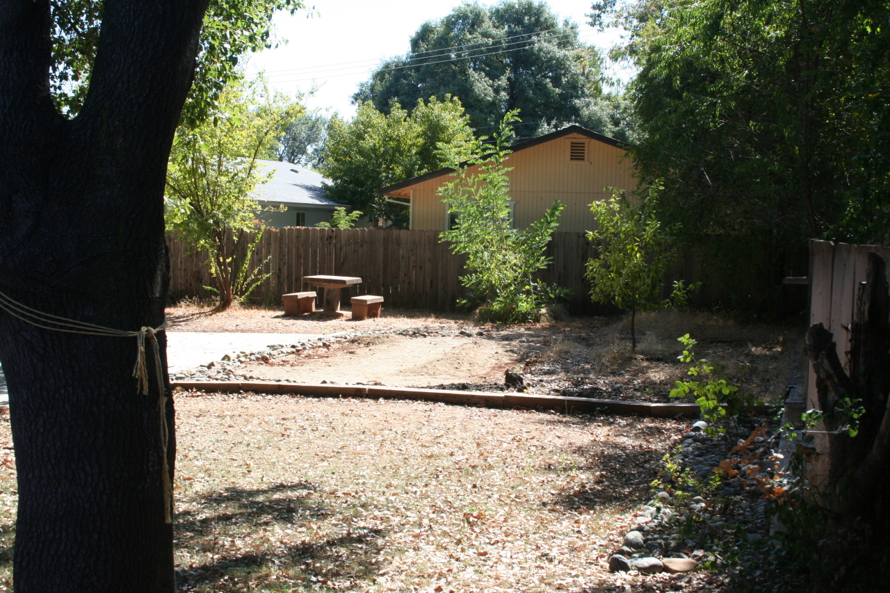 3174 Lawrence Road Redding, CA 96002 - Photo 3 of 4 a view of a backyard of the house
