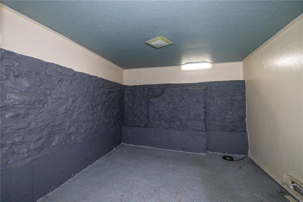 511 2nd Street Monessen, PA 15062 - Photo 14 of 21 a view of room